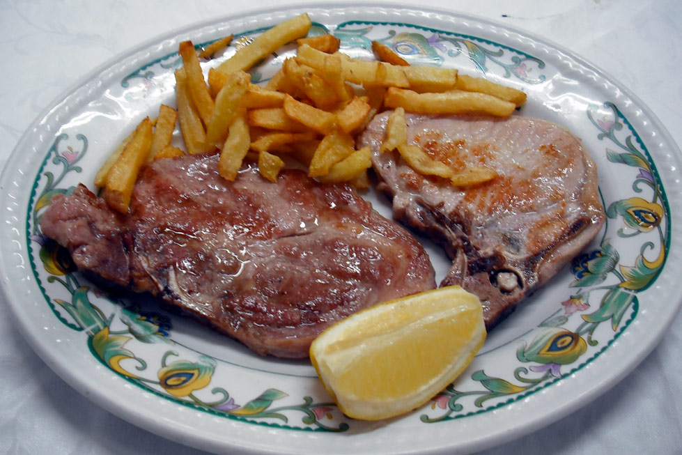 Chuletas de Cerdo. Incluido en el Menú del día. Hotel-Restaurante La Teja. Despeñaperros
